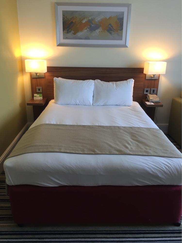 Holiday Inn Reading West By Ihg Bagian luar foto
