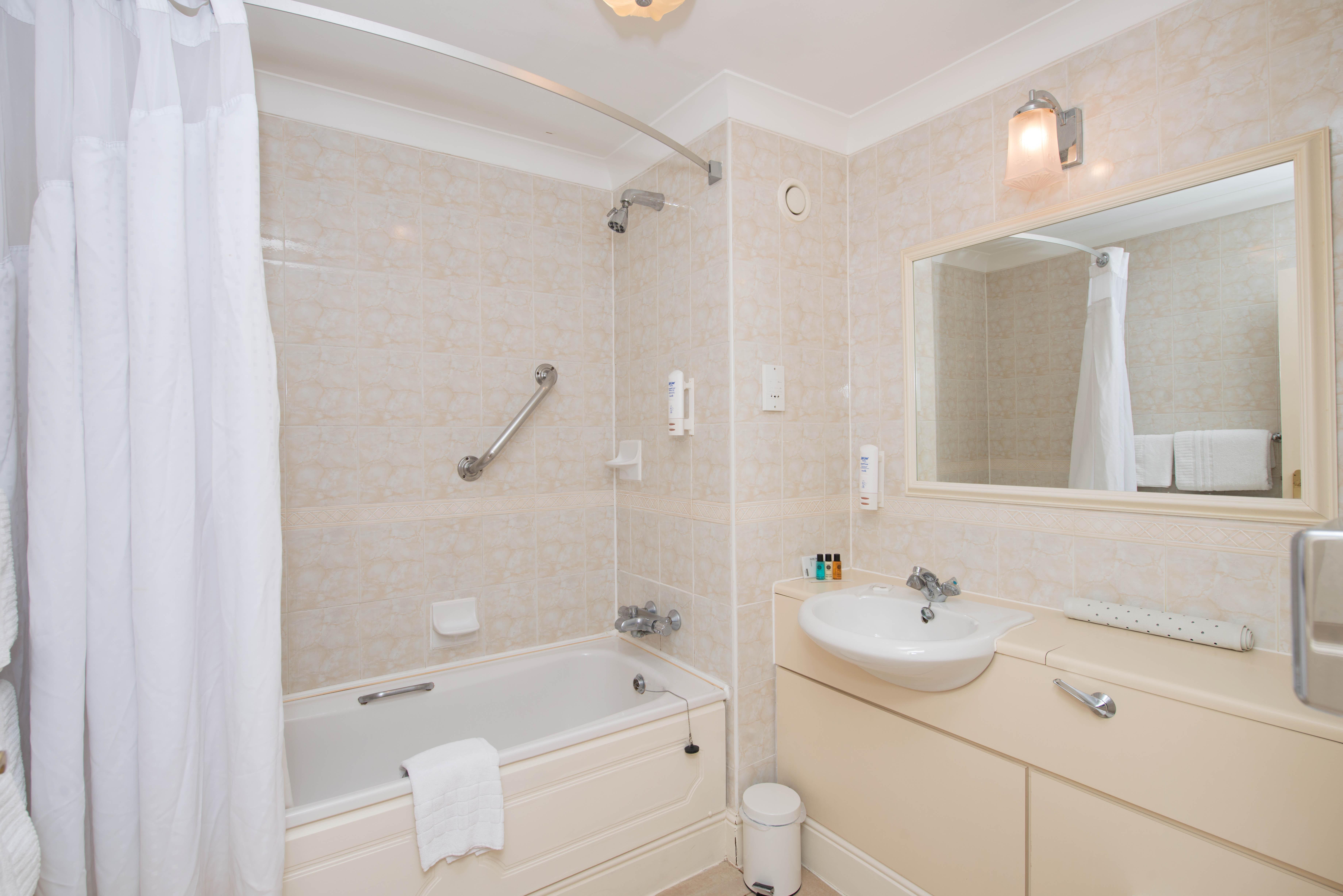 Holiday Inn Reading West By Ihg Bagian luar foto