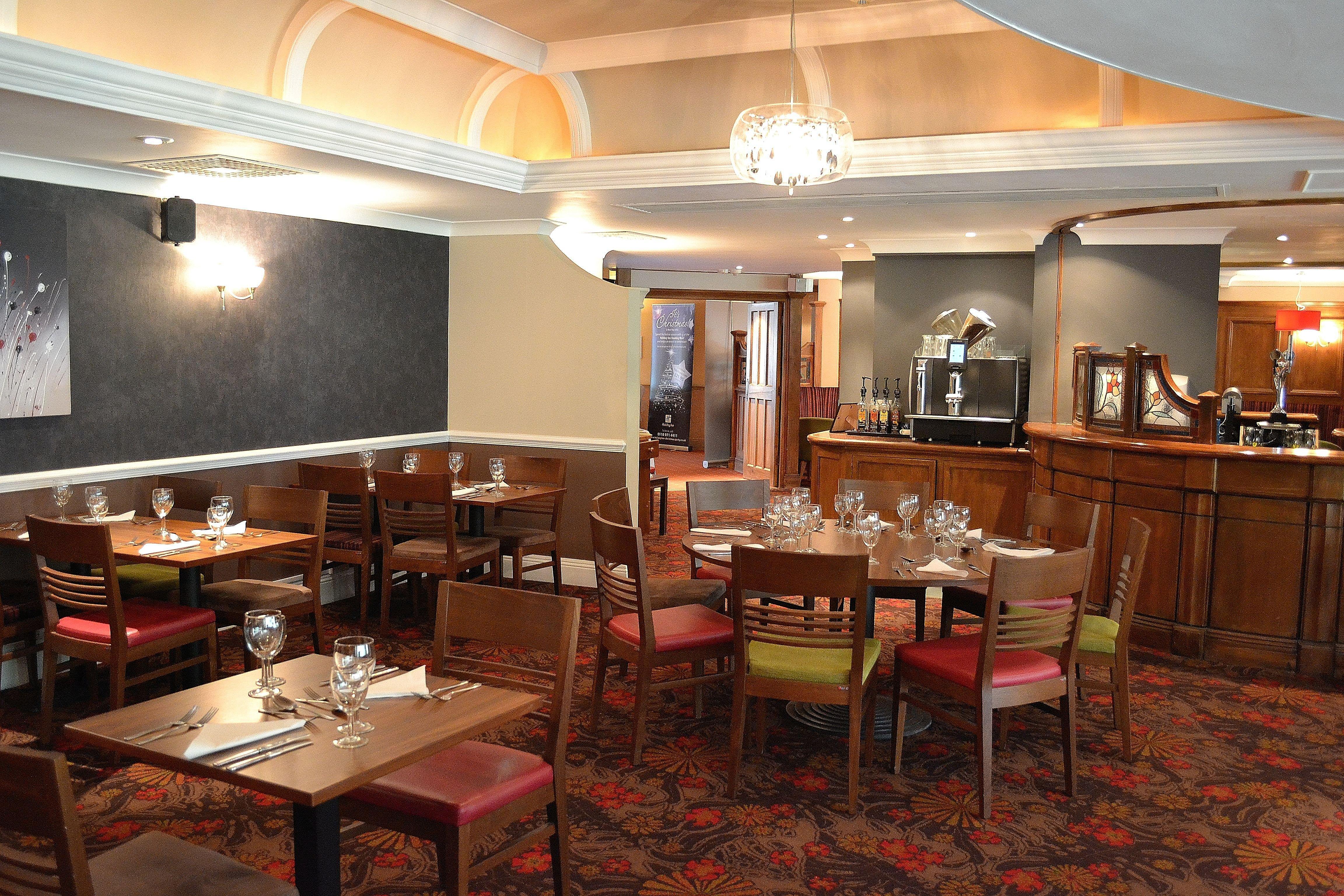 Holiday Inn Reading West By Ihg Bagian luar foto