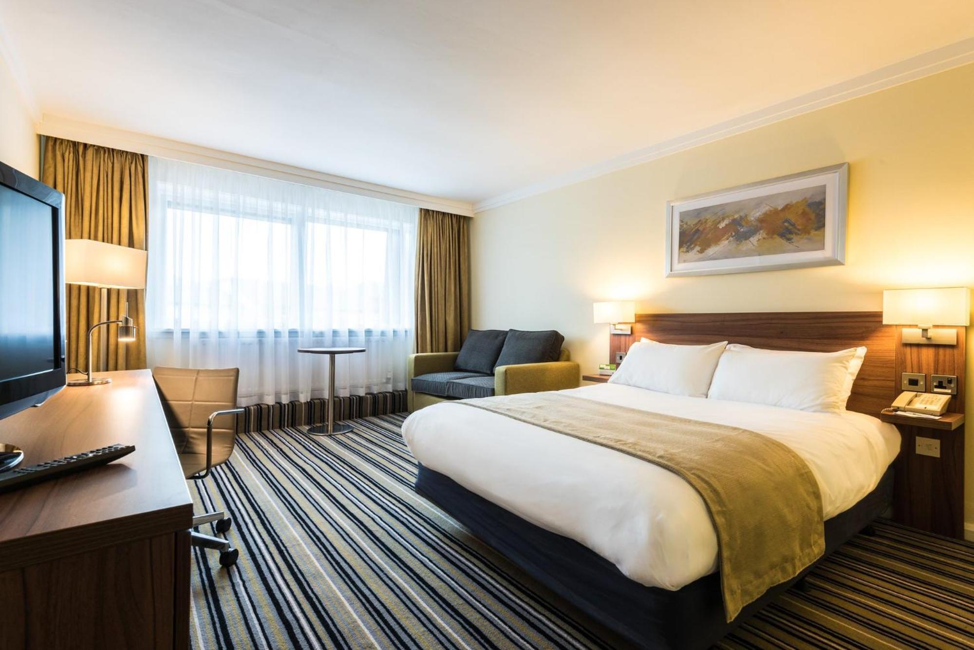 Holiday Inn Reading West By Ihg Bagian luar foto